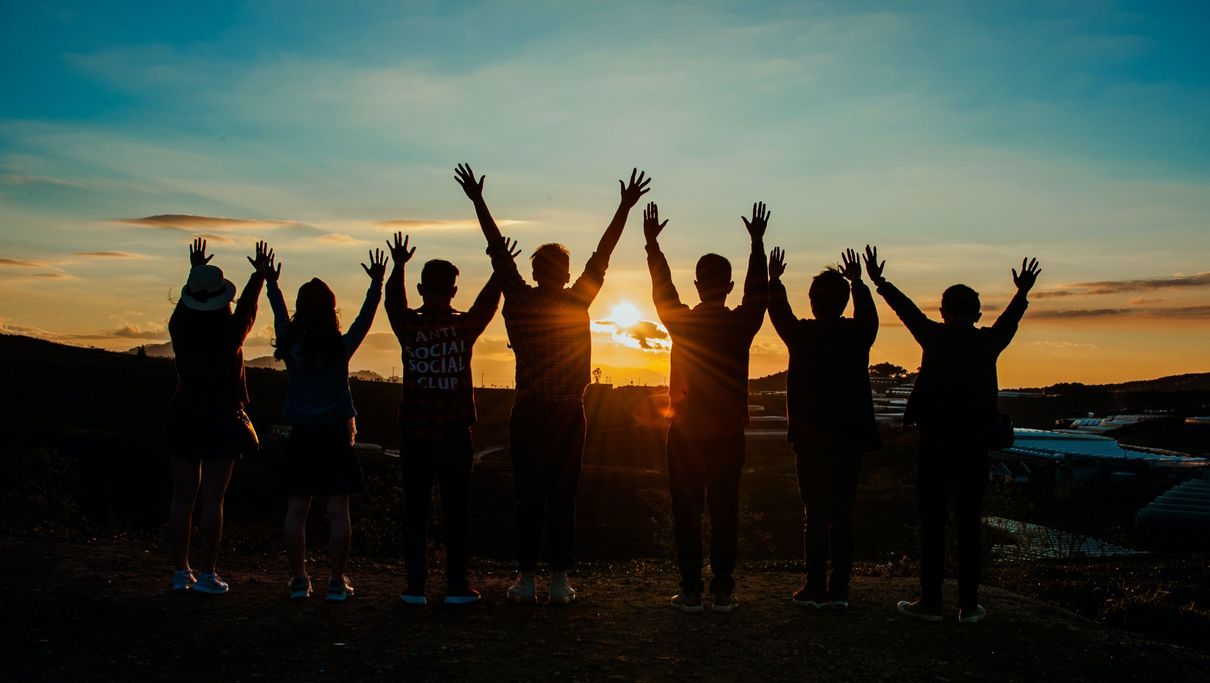 teambuilding photo in sunset