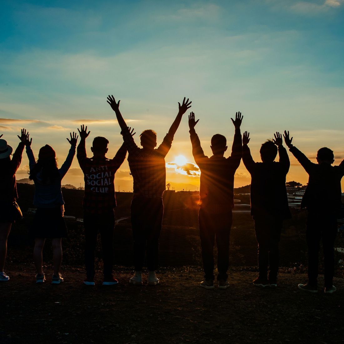 teambuilding photo in sunset